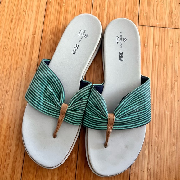 Clark’s Cloudstepper Cushionsoft Sandals - Picture 1 of 3